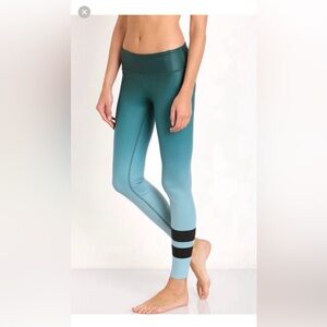 Alo Yoga Airbrush Gradient Leggings In Green Evermint Ombr Size small